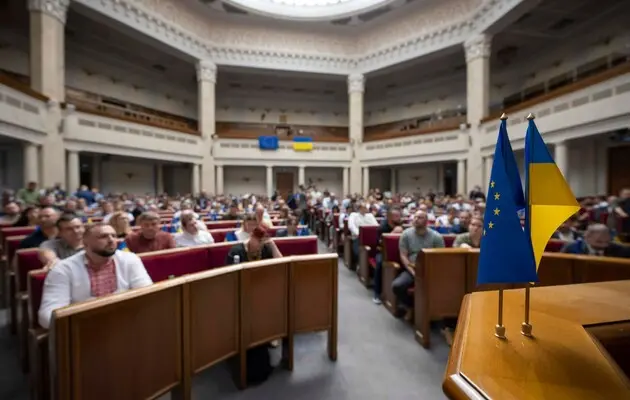 Рада обговорила питання відставки шести чиновників. Проте на засідання з'явилися лише двоє з них.