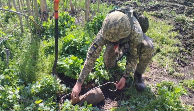 Шмигаль повідомив, що для розмінування сільськогосподарських земель протягом наступних п'яти років знадобиться 10 тисяч саперів.