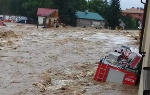 У Польщі відбулося підтоплення міста через прорив дамби, викликаний інтенсивними дощами.