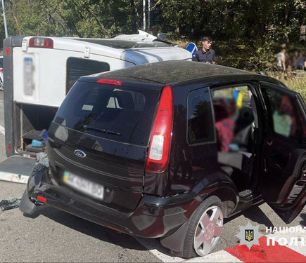 Велику аварію зафіксували в Києві: одна жінка загинула, а 16 осіб отримали травми.