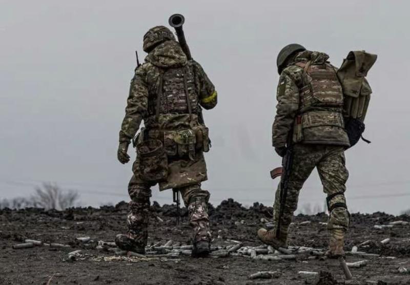 Військові вступають у Службу захисту, але залишаються без наслідків: як функціонує Державне бюро розслідувань.