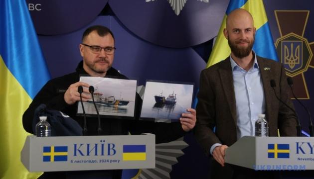 Два кораблі та 40 тисяч респіраторів: Швеція надала Міністерству внутрішніх справ два комплекти гуманітарної допомоги.