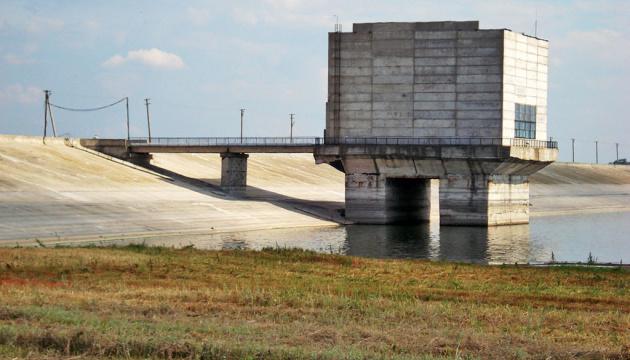 Рівень води в Краснопавлівському водосховищі на Харківщині досяг критично низької позначки.